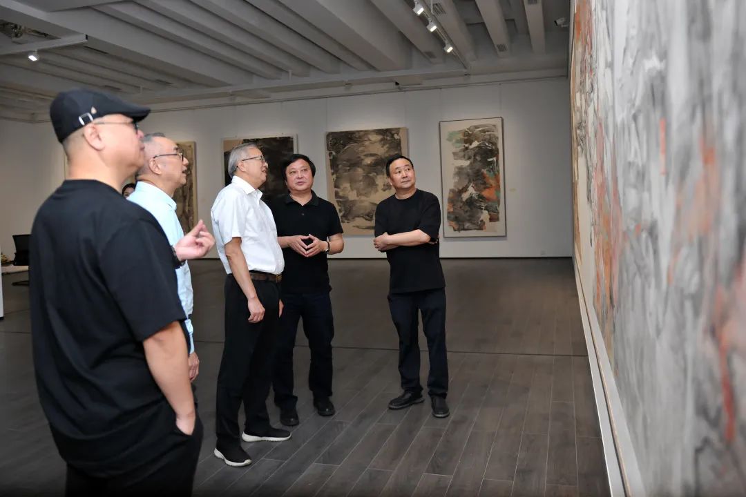 “圣迹刻墨——邓建强水墨艺术展”在湖南省画院美术馆开幕，展期至6月20日