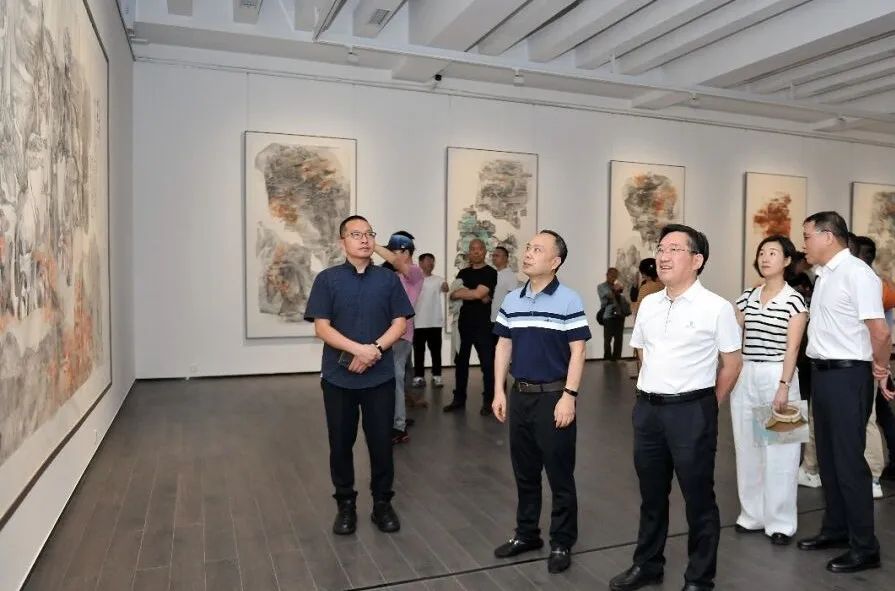 “圣迹刻墨——邓建强水墨艺术展”在湖南省画院美术馆开幕，展期至6月20日