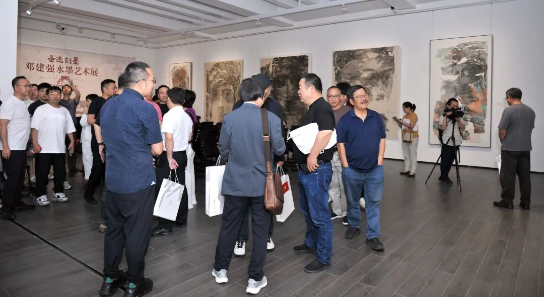 “圣迹刻墨——邓建强水墨艺术展”在湖南省画院美术馆开幕，展期至6月20日