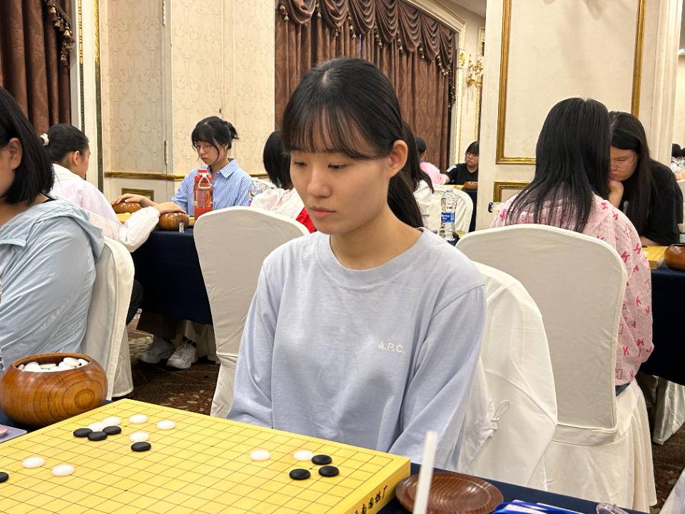 全国围棋女团赛赛程过半，鲁军3比0战胜深圳宝安队独自领跑积分榜