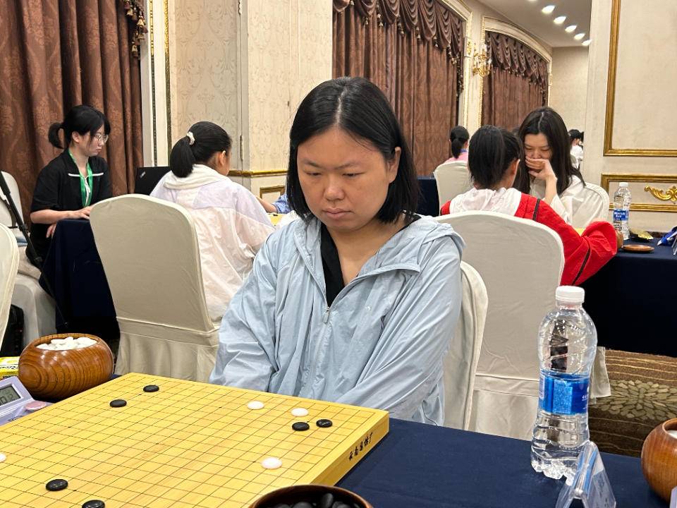 全国围棋女团赛赛程过半，鲁军3比0战胜深圳宝安队独自领跑积分榜