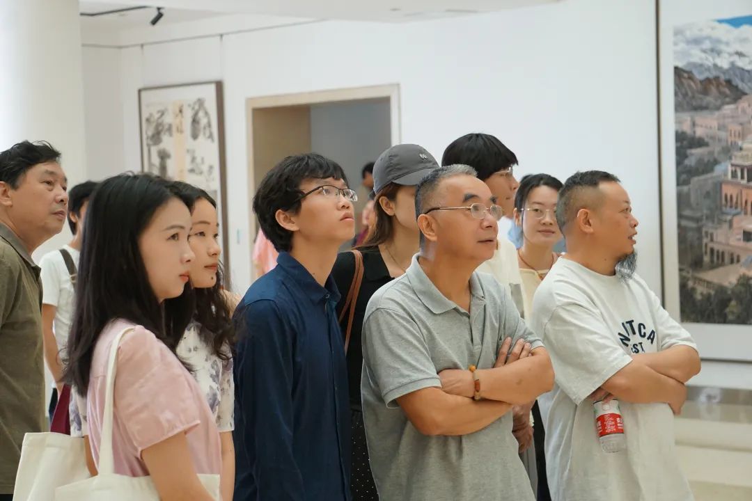 “深入基层·面向大众——中国民族美术双年展民族地区巡展”暨“中国民族美术发展学术研讨会”（广西站）在桂林举行