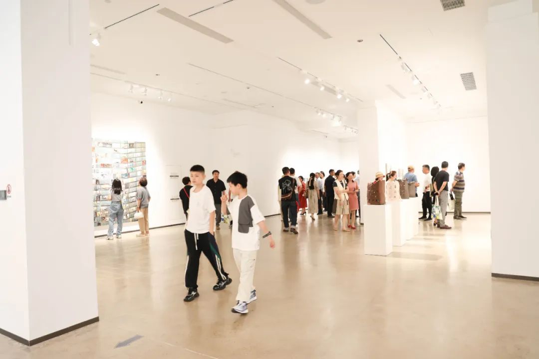 “时光丛林——杜海军艺术展”在鸿美术馆（诸暨馆）盛大开幕