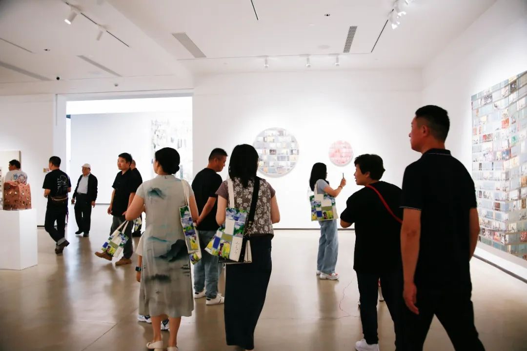 “时光丛林——杜海军艺术展”在鸿美术馆（诸暨馆）盛大开幕