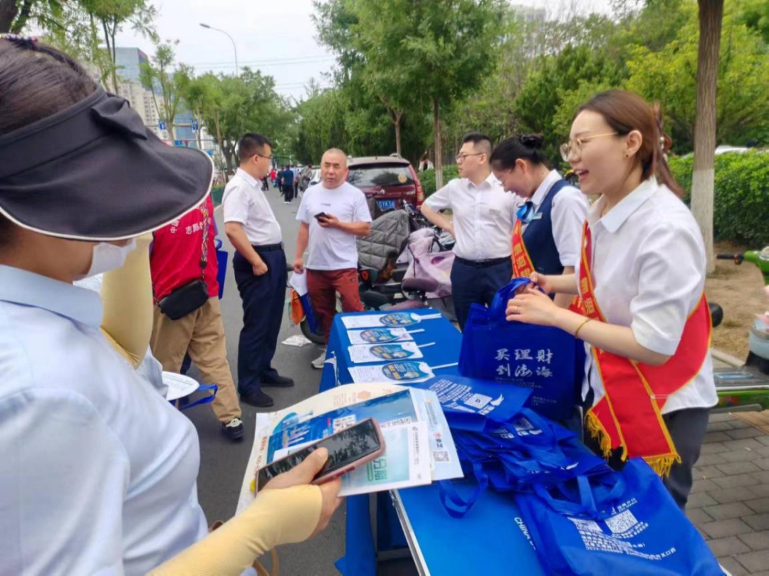 渤海银行济南分行“普及金融知识万里行”活动有实料：助力高考、财商讲堂、走进社区……