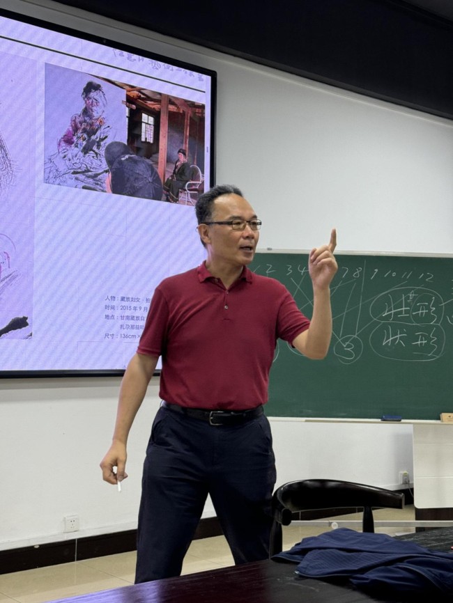 任惠中教授到湖北民族大学作“浅谈中国水墨人物画”专题讲座并进行写生教学示范