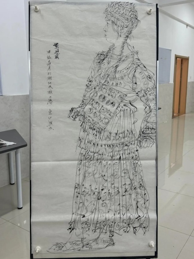 任惠中教授到湖北民族大学作“浅谈中国水墨人物画”专题讲座并进行写生教学示范