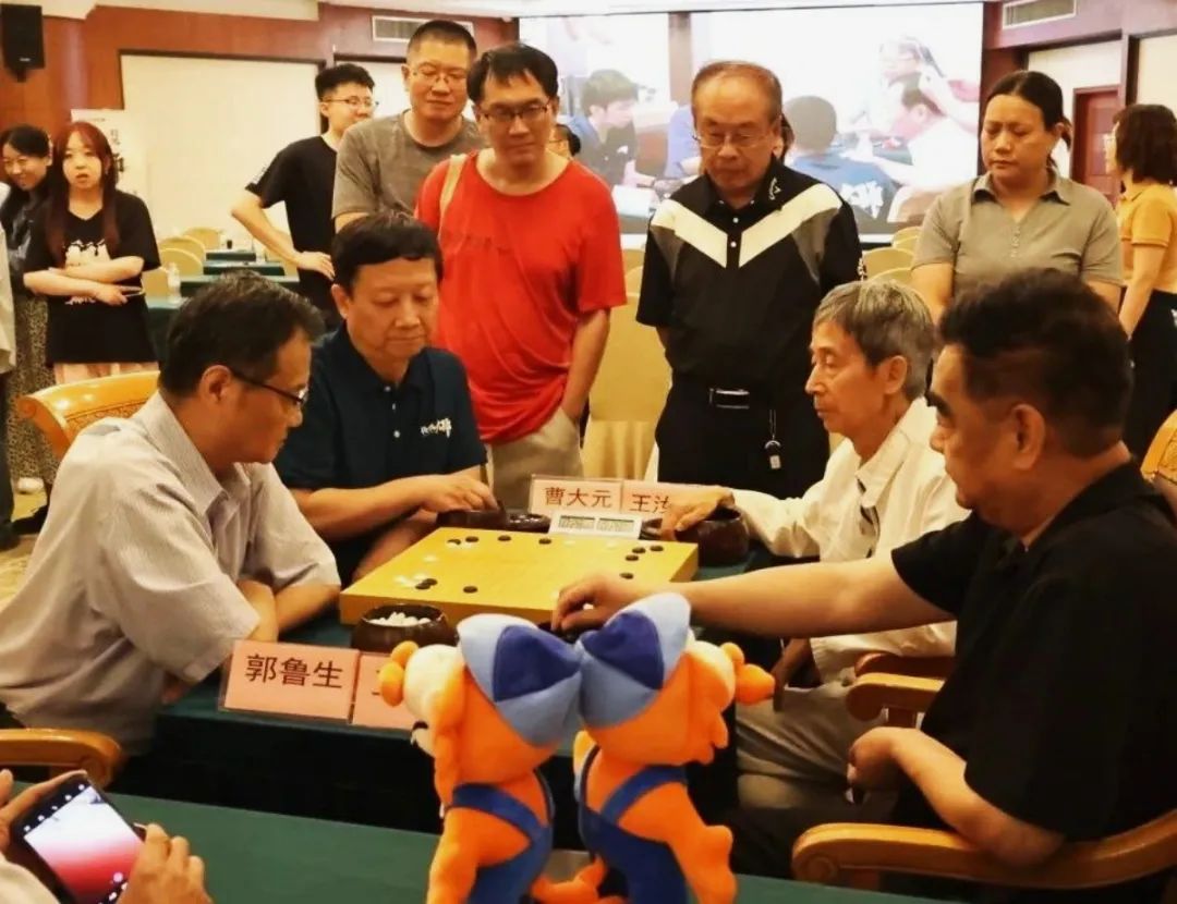 名人赛助力玲珑轮胎队正式启航，职业棋手与棋迷共庆棋界盛事