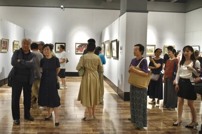 “艺路同行——小幅油画写生作品展”在西北师大隆重开幕，展出甘肃省内37位油画家近百幅写生作品