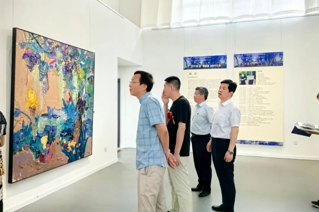 “澄怀味象——陈丽勇油画作品展”昨日在青岛市凤凰美术馆开幕，展期至7月25日