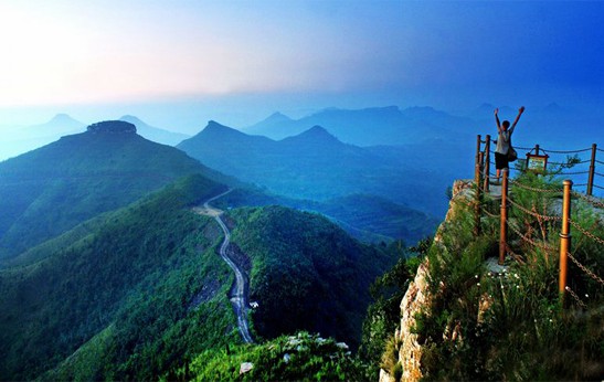 在与自然的对话中用画笔探索——王界山师生写生沂蒙山区