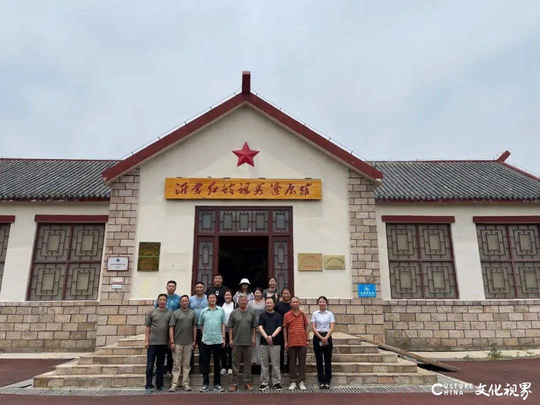 在与自然的对话中用画笔探索——王界山师生写生沂蒙山区