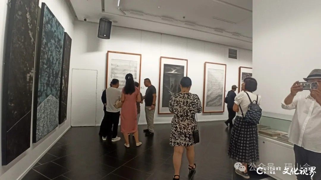 “问道昆嵛——山水圈2024水墨文献展”昨日在烟台美术博物馆（烟台画院）开幕，展期至7月28日