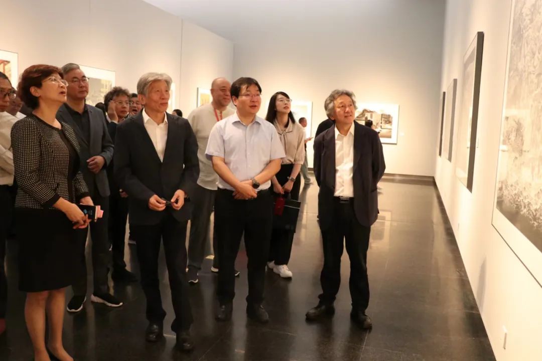 “第十四届全国美展版画作品展”在江苏省美术馆开幕，展期至8月4日