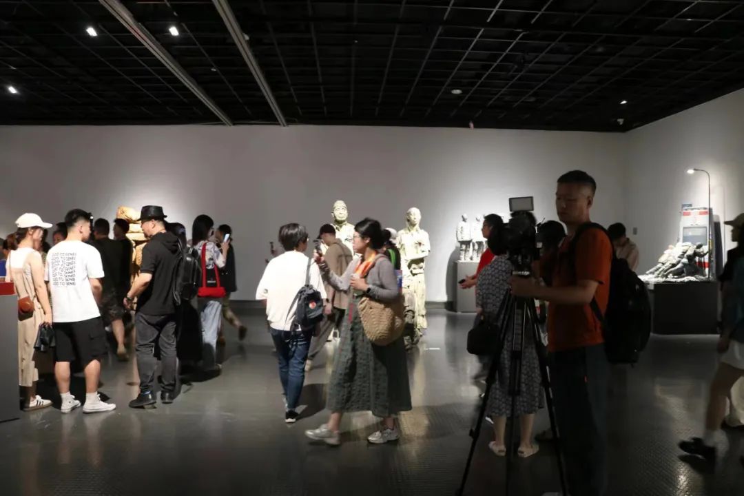 “第十四届全国美术作品展览雕塑作品展”昨日在杭州开幕，展期至8月4日