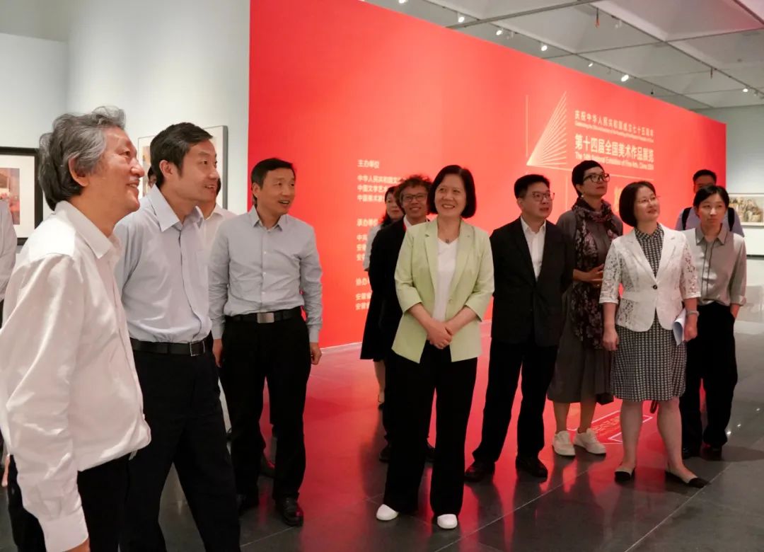 “第十四届全国美术作品展览水彩、粉画作品展”昨日在安徽省美术馆开幕，展期至8月10日