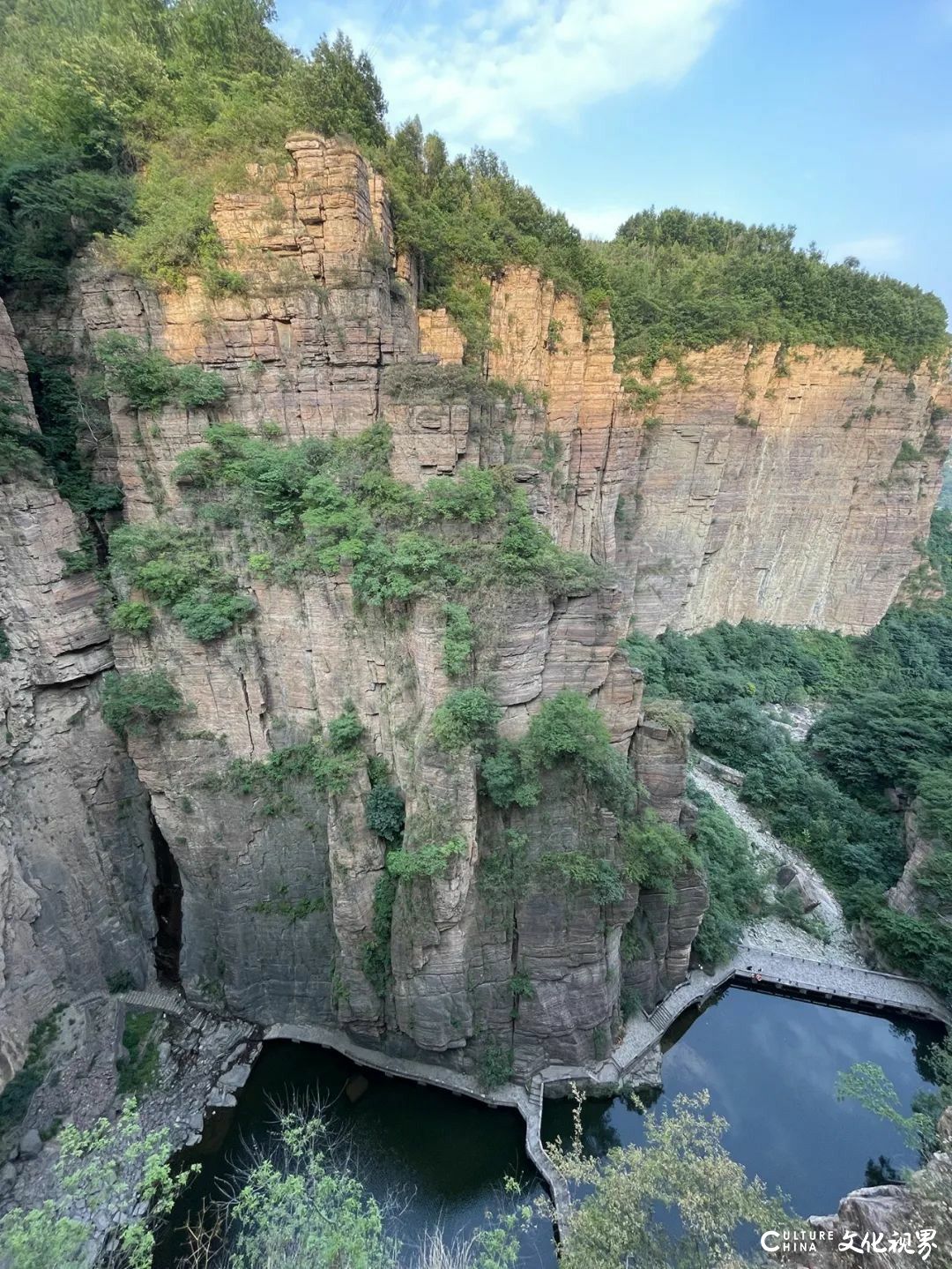 曾先国写生辉县丨水墨营造云气蒸腾、烟雨迷蒙的氛围，呈现壮伟之象、莽然之气