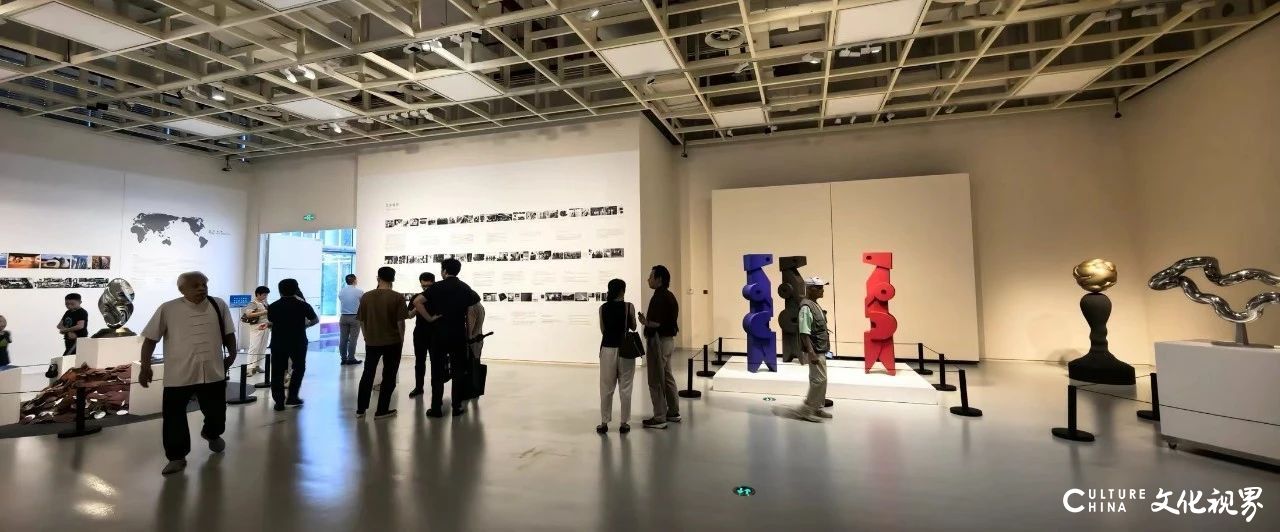 “阅·界——张燕根艺术展”在上海海派艺术馆正式开幕，展期至8月4日