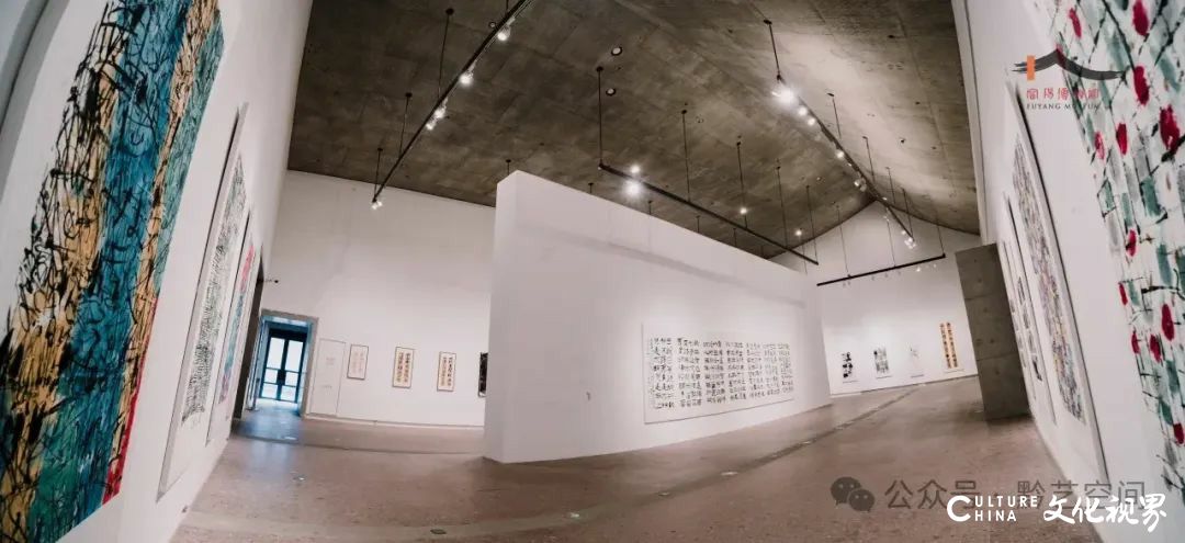 “缤纷版纳 走进富春——李妙染书画印瓷作品展”丨名家贺信与采访集锦