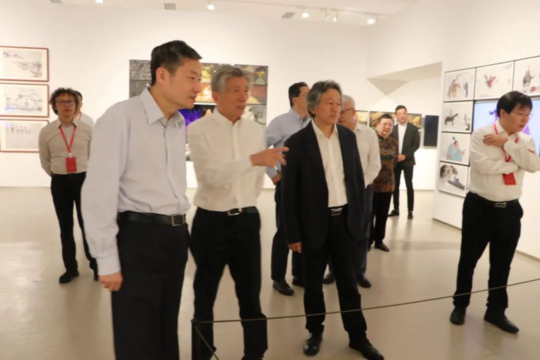 第十四届全国美展油画展及实验艺术、数字艺术与动画展昨日在上海隆重开幕，展期至8月25日