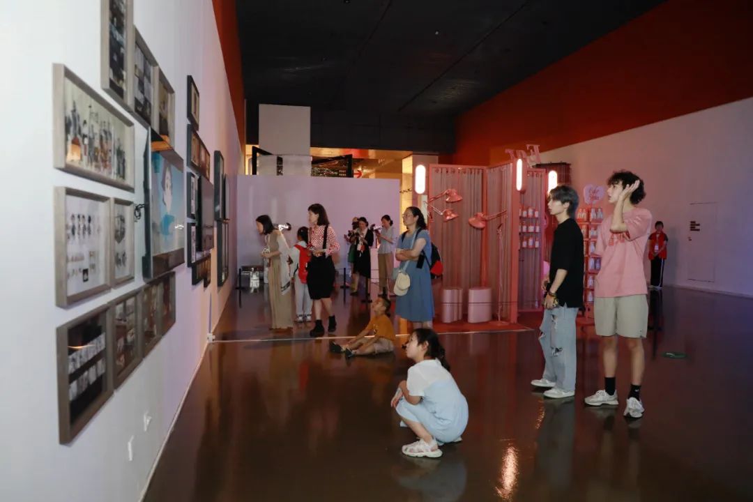 第十四届全国美展油画展及实验艺术、数字艺术与动画展昨日在上海隆重开幕，展期至8月25日