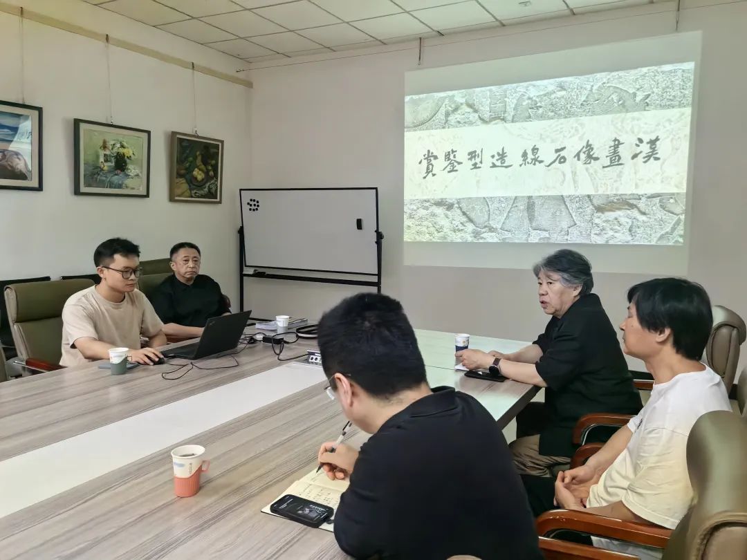 中央美术学院刘荣教授应邀到兰州财经大学开展“汉画像石线造型鉴赏”专题讲座