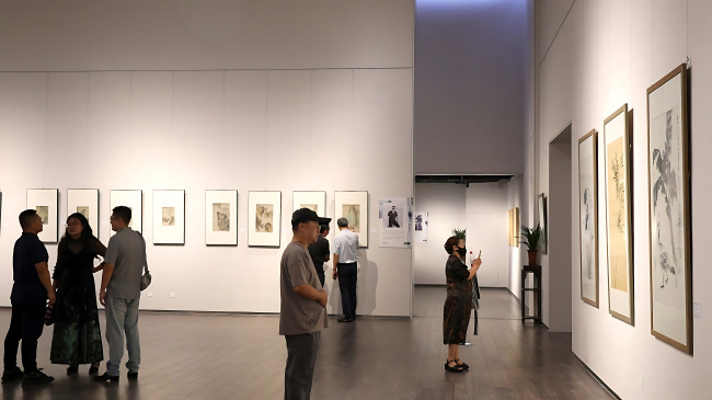 “蔚然拾色——鲁浙艺术家中国画交流展”昨日在济南盛大开幕