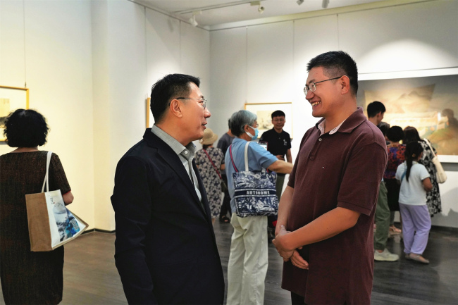 “蔚然拾色——鲁浙艺术家中国画交流展”昨日在济南盛大开幕