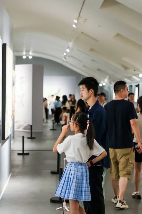 “丹青壮怀——徐里艺术作品展（四川站）”昨日盛大开幕，展期至8月4日