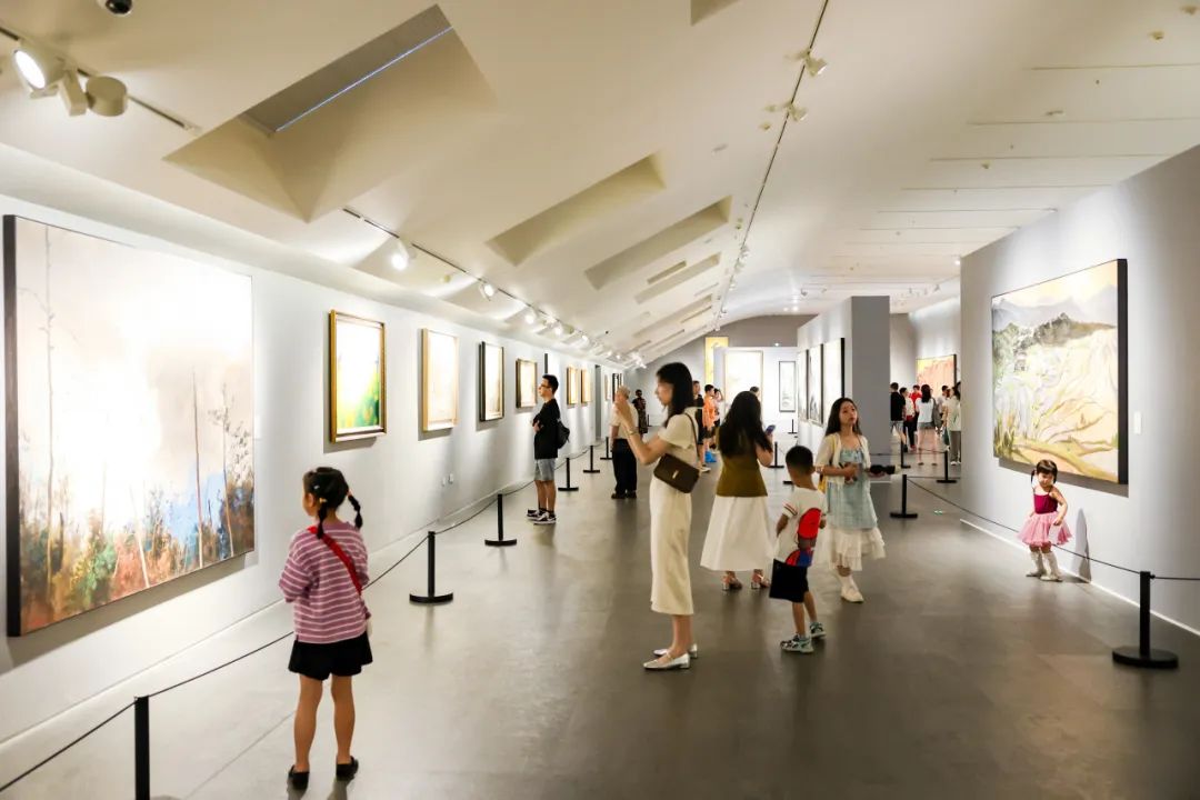 “丹青壮怀——徐里艺术作品展（四川站）”昨日盛大开幕，展期至8月4日