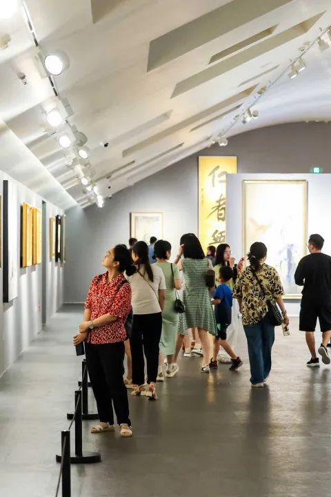 “丹青壮怀——徐里艺术作品展（四川站）”昨日盛大开幕，展期至8月4日