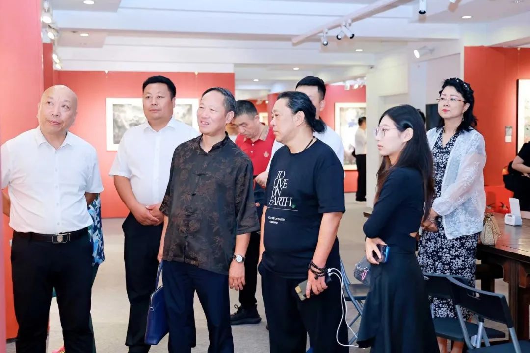 “无象喻象图象之折叠——刘鸣个展”昨日在成都诗婢家美术馆圆满开幕