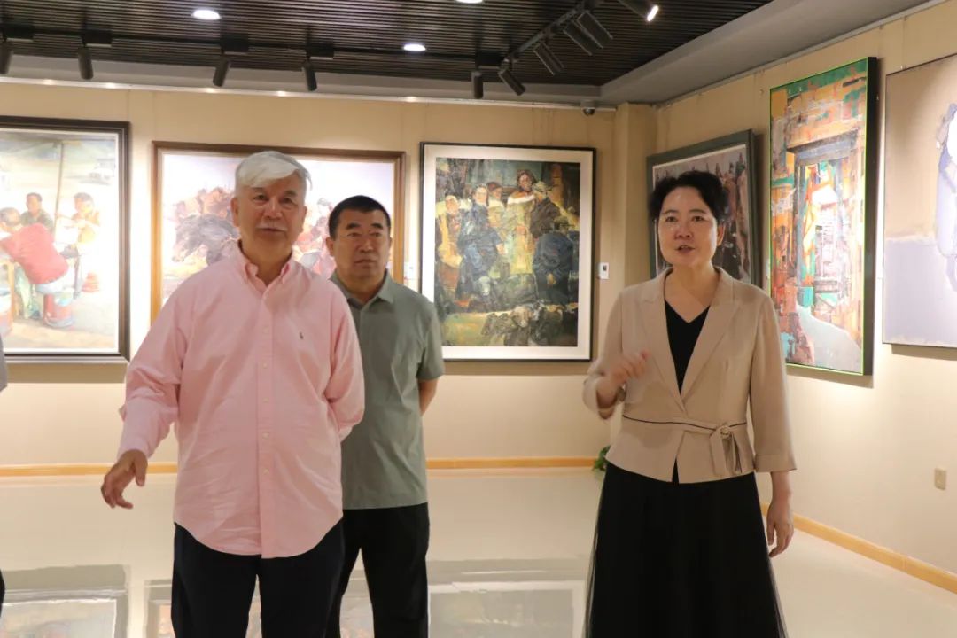 “深入基层·面向大众——中国民族美术双年展民族地区巡展”（阿克苏站）暨“中国民族美术发展学术交流座谈会”开幕，展期至8月25日