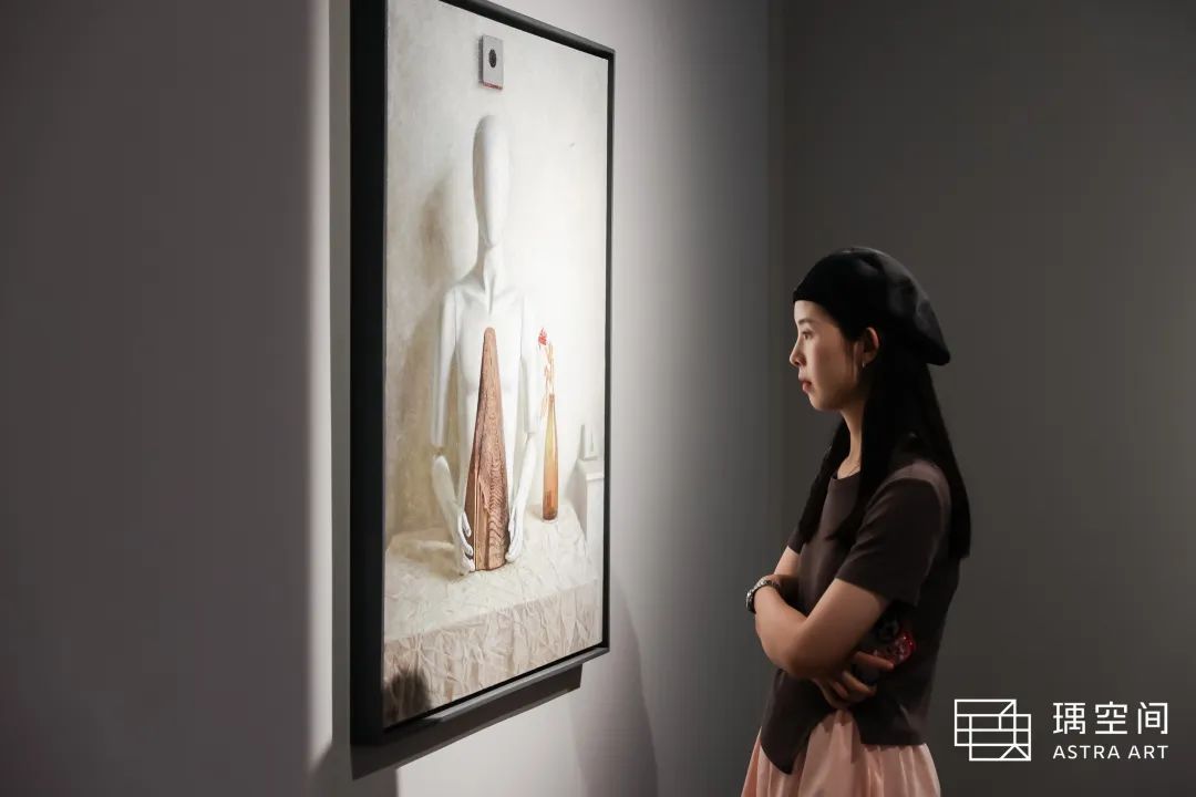 “爱与眼——仝紫云个展”在上海开幕，展期至9月18日