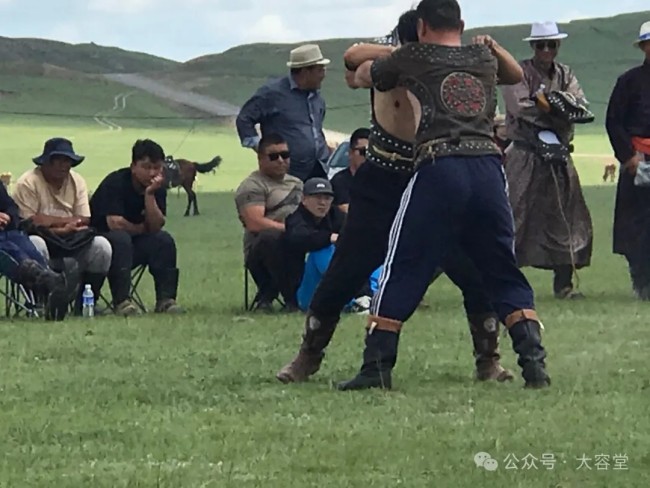 陈一峰锡林郭勒写生丨忘情天地间，寻找表现大写意人物力量的符号