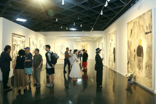 “墨局——当代七人展”昨日在深圳画院美术馆开幕，展期至8月18日