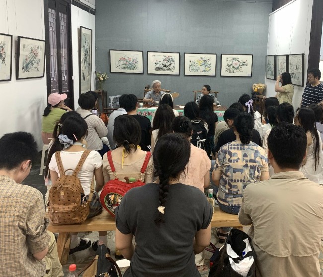 “向阳泽馨——张赤花鸟画小品展”及“心花向阳绘祖国·百人公益研学”今日在杭州圆满收官