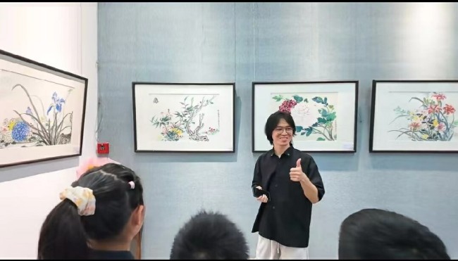 “向阳泽馨——张赤花鸟画小品展”及“心花向阳绘祖国·百人公益研学”今日在杭州圆满收官