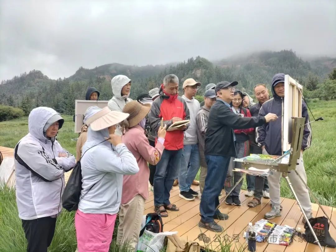 王辉“和而不同”写意油画研修班昨日完成在张掖祁连山国家公园写生基地写生采风