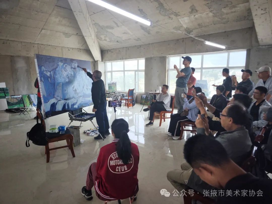 王辉“和而不同”写意油画研修班昨日完成在张掖祁连山国家公园写生基地写生采风