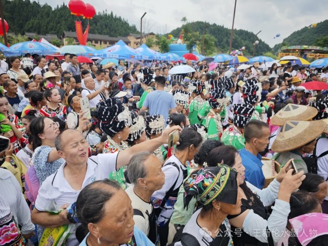 探秘多彩文化，感受民族风情——王新伦水墨人物画高级研修班湖南、贵州采风行