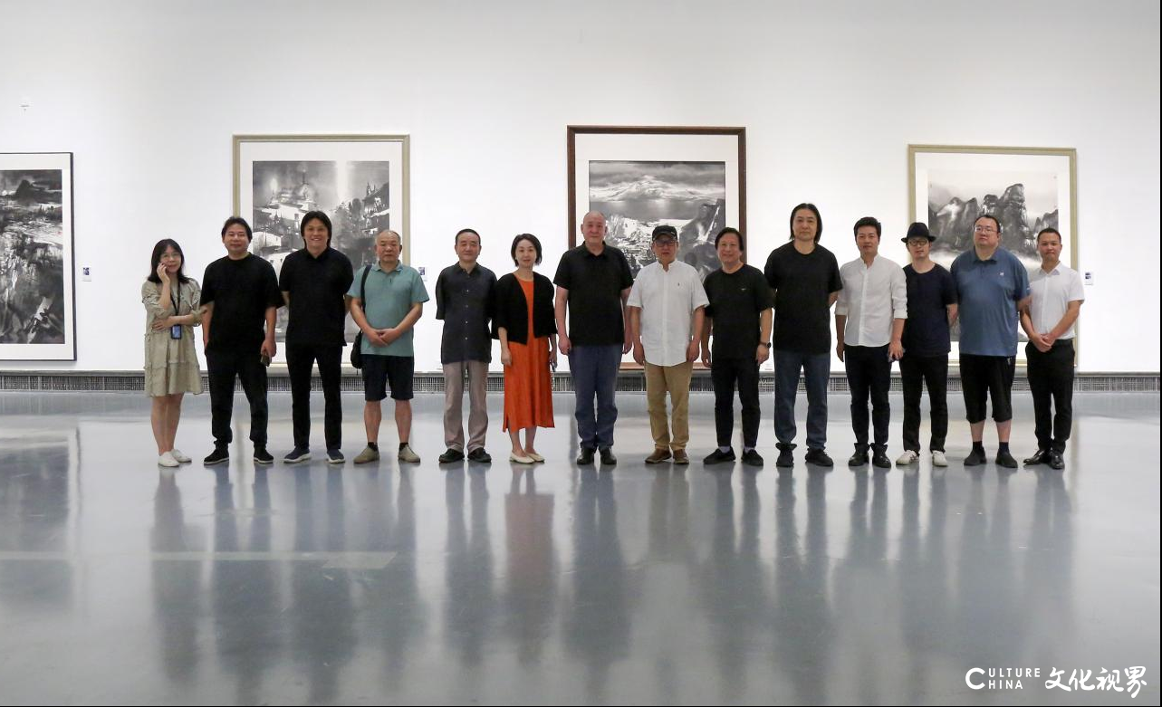 “日月同辉——清华大学美术学院陈辉教授水墨作品巡展”（江苏苏州站）在苏州美术馆展出