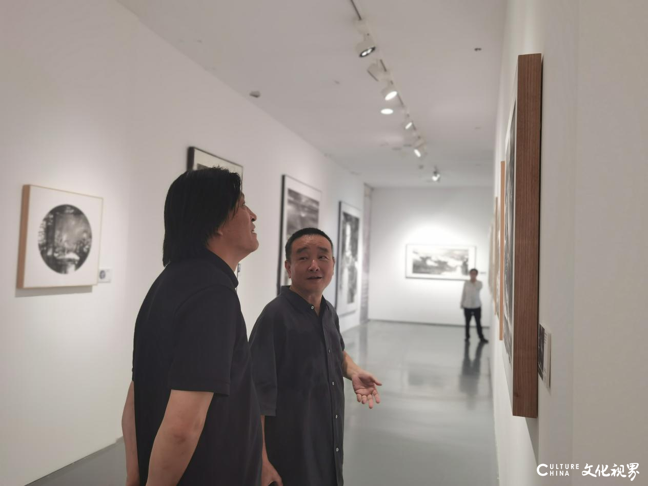 “日月同辉——清华大学美术学院陈辉教授水墨作品巡展”（江苏苏州站）在苏州美术馆展出