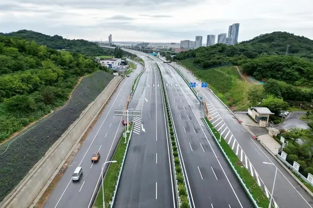 绿地大基建产业一批重要项目成功落地，一批关键工程节点圆满达成