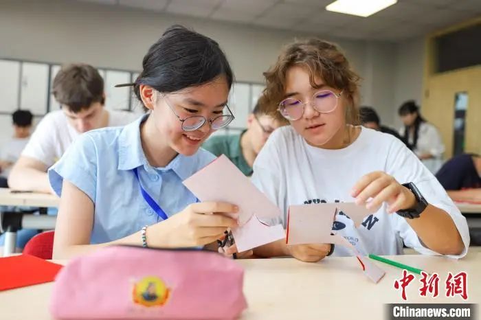 中国新闻网聚焦青岛恒星科技学院中俄青岛夏令营开展情况