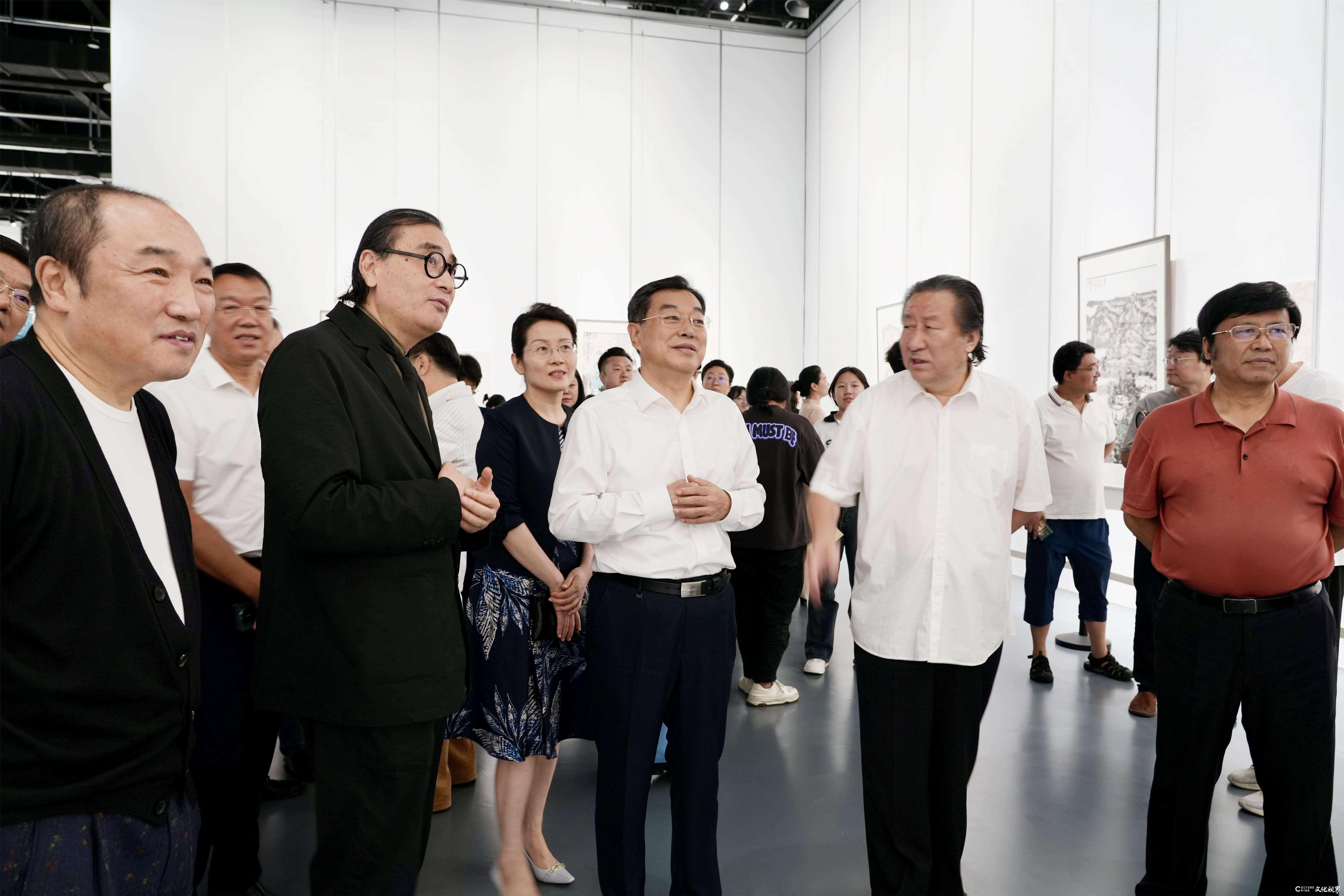 “文心万象·2024中国国家画院美术作品展”今日在山东画院盛大开幕