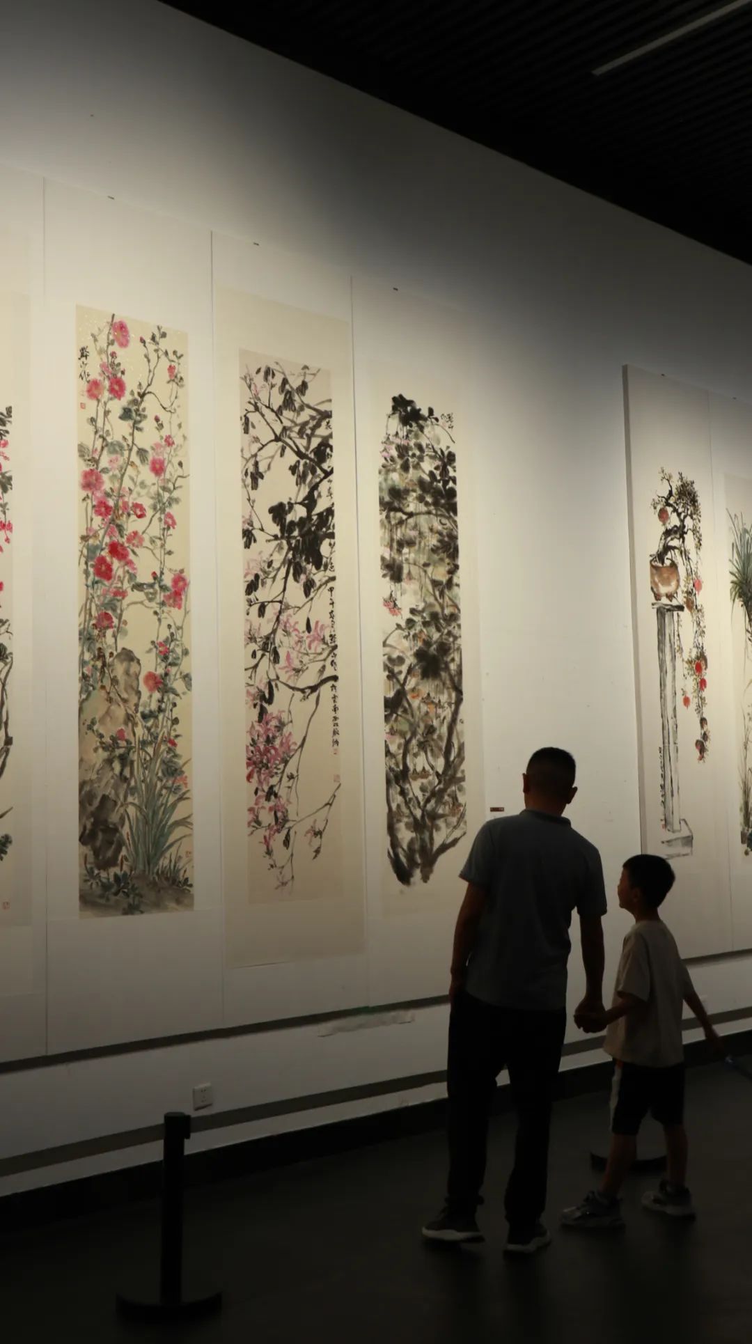 “黔山墨境——岳黔山中国画展”昨日在贵州美术馆隆重开幕