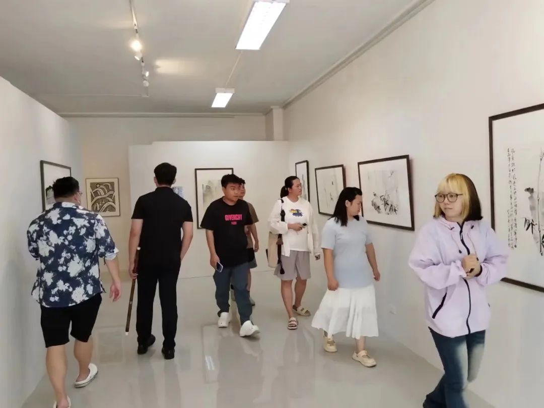 “曼谷吞武里大学博士生导师绘画创作学术精品展” 昨日隆重开幕，展期至8月23日