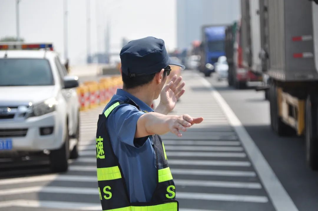 以“汛”为令、闻“汛”而动——山东高速股份济青济南运营调度分中心全力保障雨季高速公路安全有序畅通