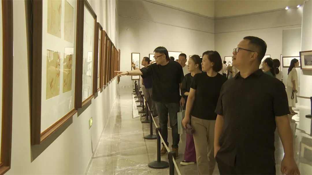 “咬定青山——沈光伟·郭琳琅师生作品展”在济南市美术馆（济南画院）开幕，展期至9月4日